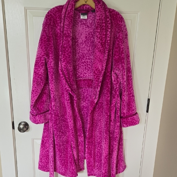 Pink Leopard Print Women's Robe - Picture 9 of 10